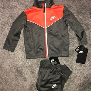 Brand New w/tags Nike baby tracksuit 2pc. Set